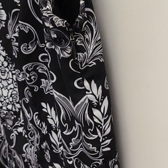 Forever 21 Black & White Dress - Picture 7 of 11